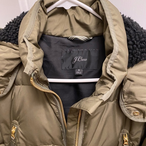 JCrew New Olive Green Puffer Coat, super warm and cozy, black fur hood, SMALL - Picture 6 of 7